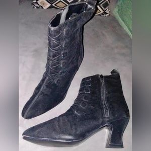Anne Michelle size 8 Velvet&Leather Bootie Heels